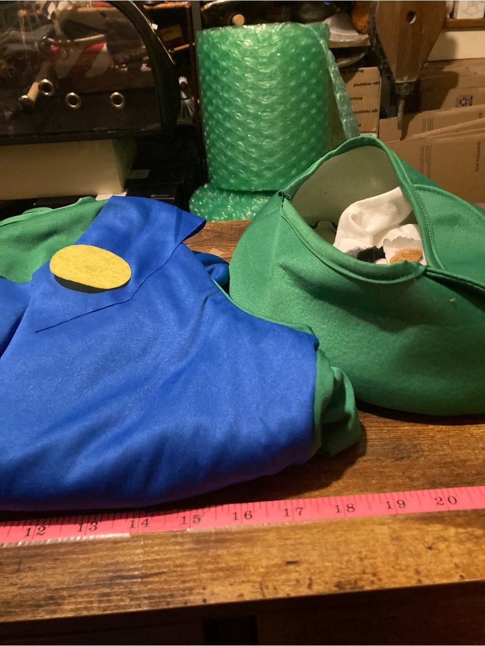 Super Mario Bros adult Luigi cosplay/costume - Picture 9 of 9